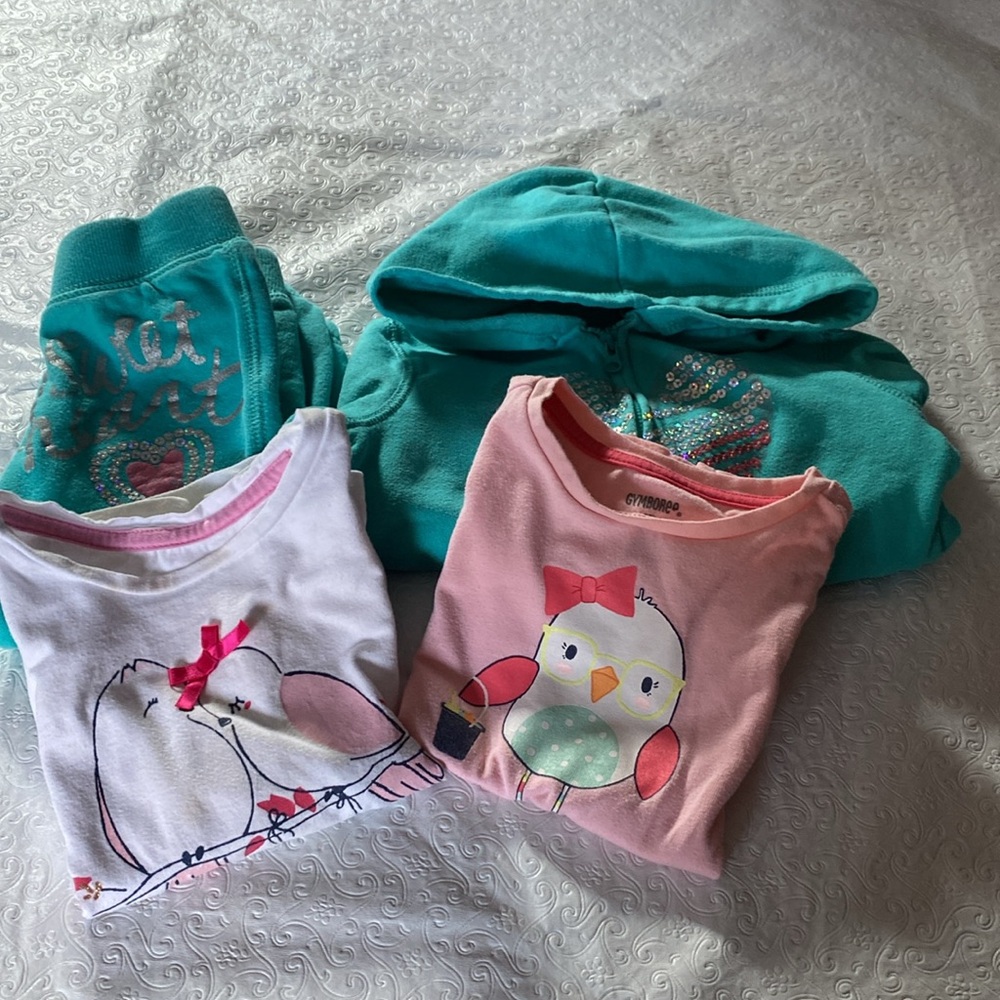 BUNDLE OF  ADORABLE CLOTHES FOR TODDLER GURL SIZE 3 .